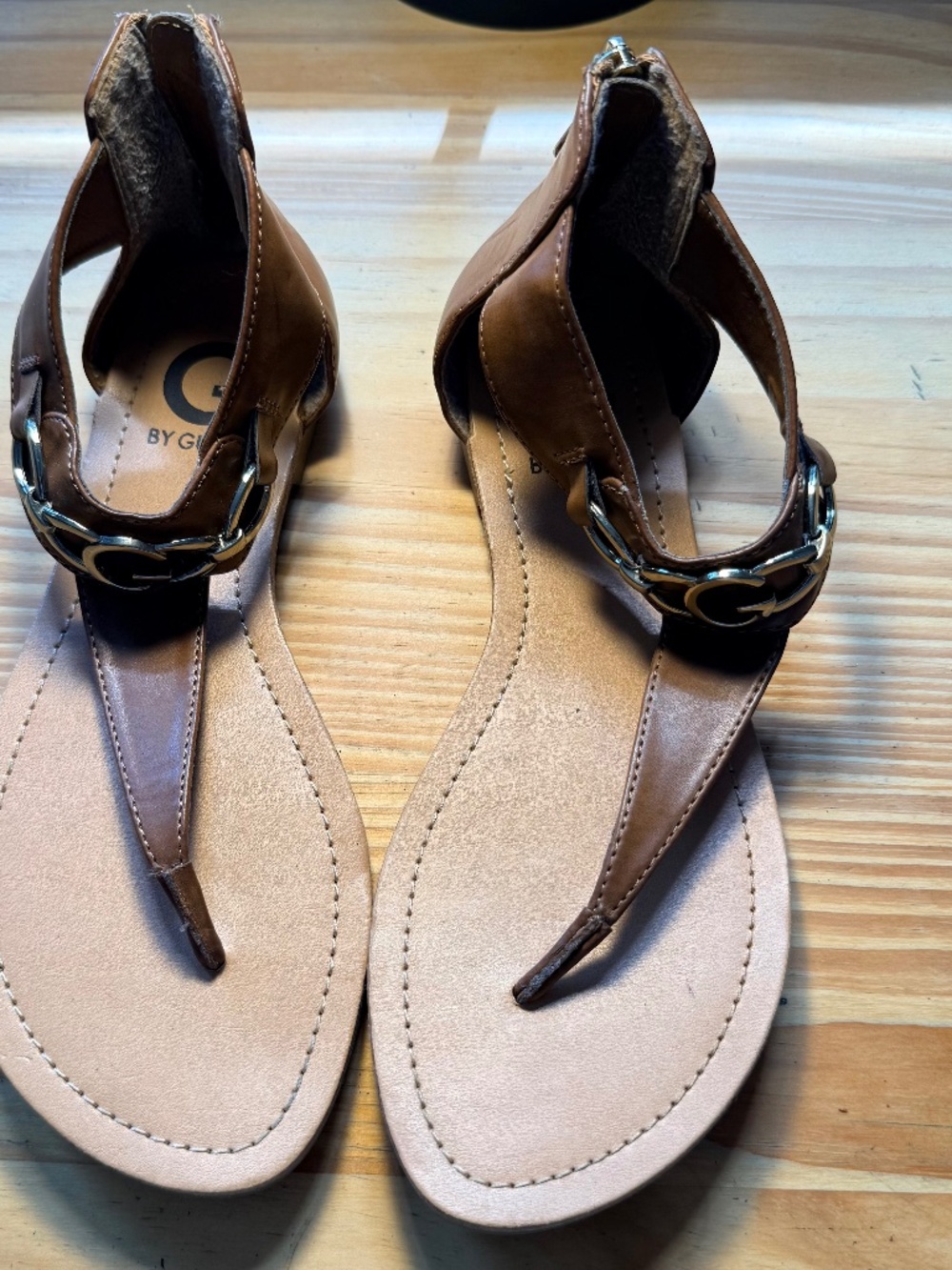 Guess gladiator thong sandals size 6.5